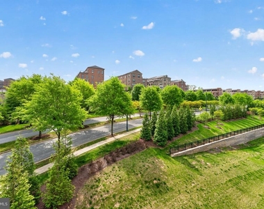 102 Saint Ives Place - Photo Thumbnail 27