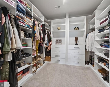 102 Saint Ives Place - Photo Thumbnail 24