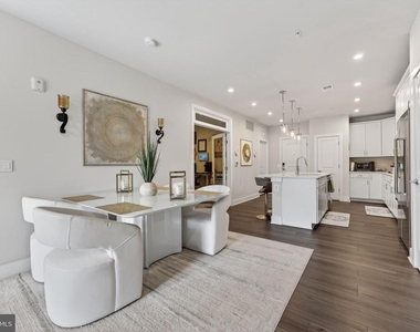 102 Saint Ives Place - Photo Thumbnail 12