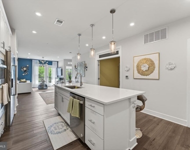 102 Saint Ives Place - Photo Thumbnail 6