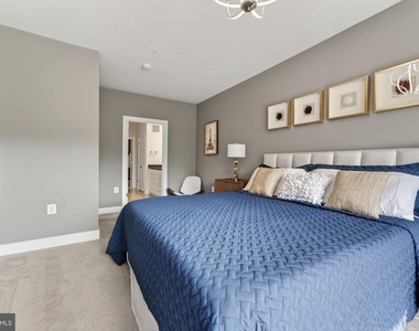 102 Saint Ives Place - Photo Thumbnail 20