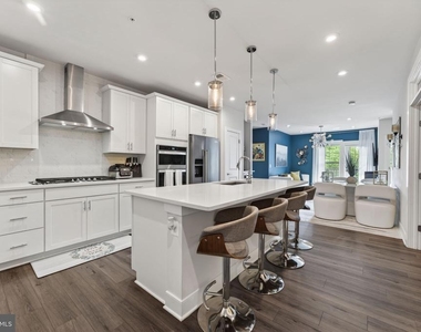 102 Saint Ives Place - Photo Thumbnail 2