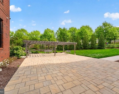 102 Saint Ives Place - Photo Thumbnail 29