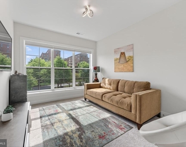 102 Saint Ives Place - Photo Thumbnail 16