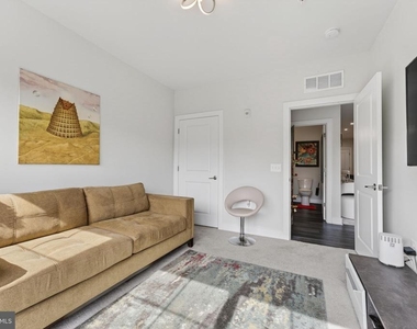 102 Saint Ives Place - Photo Thumbnail 17