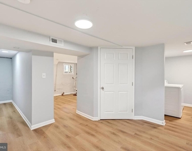 29 Elm Avenue W - Photo Thumbnail 19