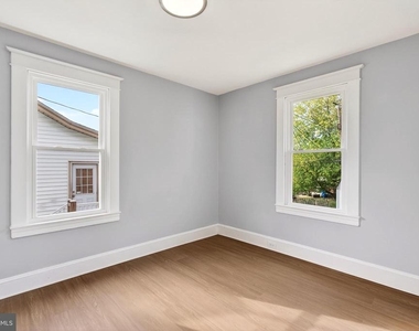 29 Elm Avenue W - Photo Thumbnail 23