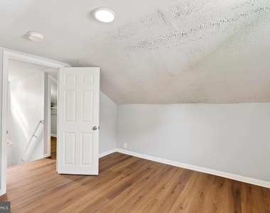29 Elm Avenue W - Photo Thumbnail 22