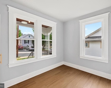 29 Elm Avenue W - Photo Thumbnail 16