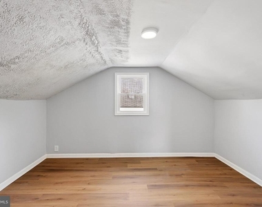 29 Elm Avenue W - Photo Thumbnail 24