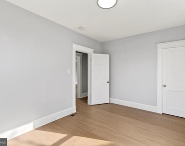 29 Elm Avenue W - Photo Thumbnail 21