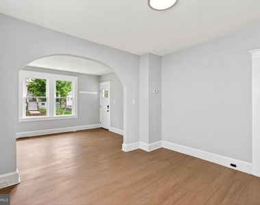 29 Elm Avenue W - Photo Thumbnail 9