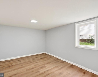 29 Elm Avenue W - Photo Thumbnail 11
