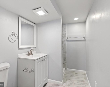 29 Elm Avenue W - Photo Thumbnail 14