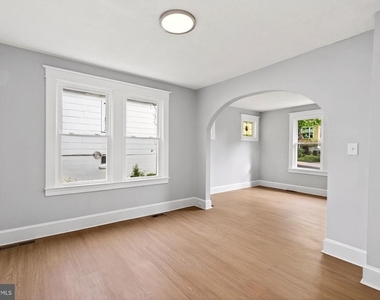 29 Elm Avenue W - Photo Thumbnail 7