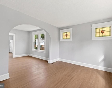 29 Elm Avenue W - Photo Thumbnail 6