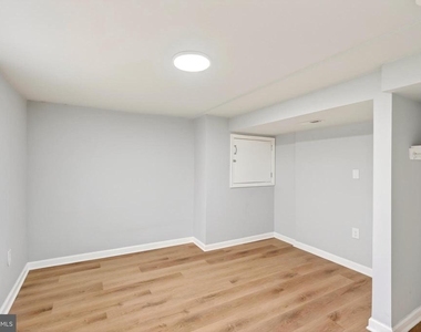 29 Elm Avenue W - Photo Thumbnail 5