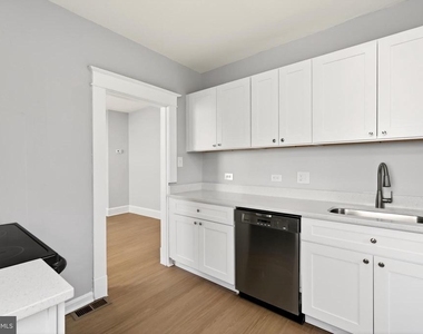 29 Elm Avenue W - Photo Thumbnail 4