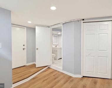 29 Elm Avenue W - Photo Thumbnail 13