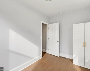 29 Elm Avenue W - Photo Thumbnail 27