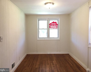 1216 N Augusta Avenue - Photo Thumbnail 2