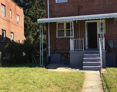 1216 N Augusta Avenue - Photo Thumbnail 9