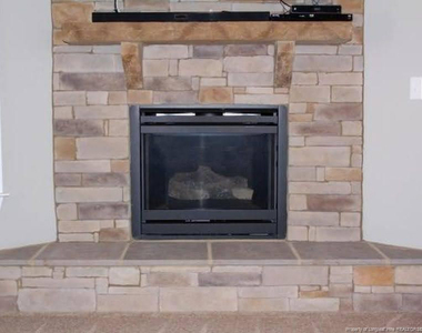 1437 Vergeland Drive - Photo Thumbnail 7