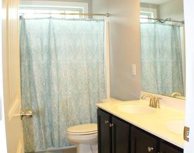 1437 Vergeland Drive - Photo Thumbnail 16