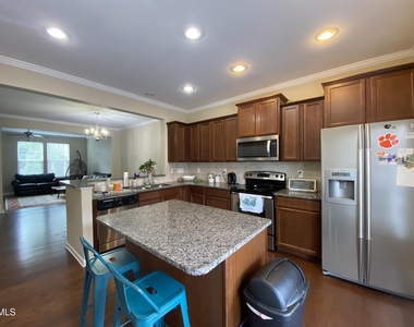 246 Michigan Avenue - Photo Thumbnail 7