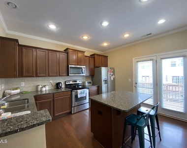 246 Michigan Avenue - Photo Thumbnail 6