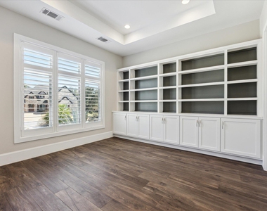 2604 Arion Cir - Photo Thumbnail 12