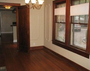 2830 San Gabriel St - Photo Thumbnail 3