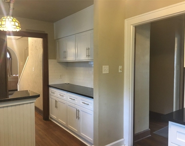 2830 San Gabriel St - Photo Thumbnail 4