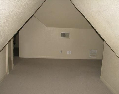 2830 San Gabriel St - Photo Thumbnail 4