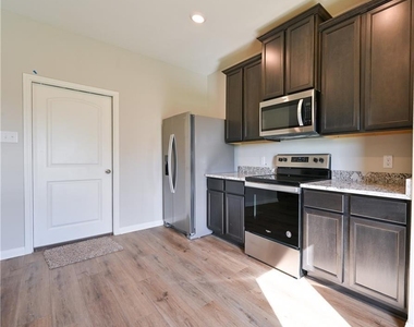 252 Mount Vernon Way - Photo Thumbnail 12