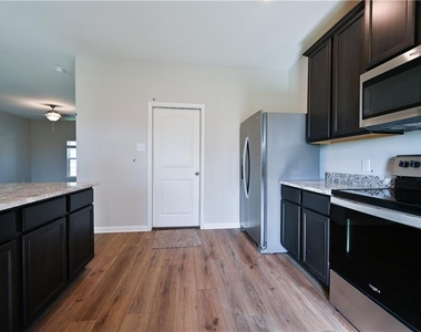 252 Mount Vernon Way - Photo Thumbnail 13
