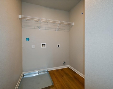 252 Mount Vernon Way - Photo Thumbnail 18
