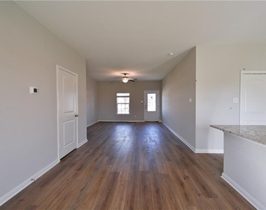 252 Mount Vernon Way - Photo Thumbnail 4