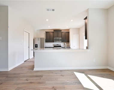 252 Mount Vernon Way - Photo Thumbnail 7