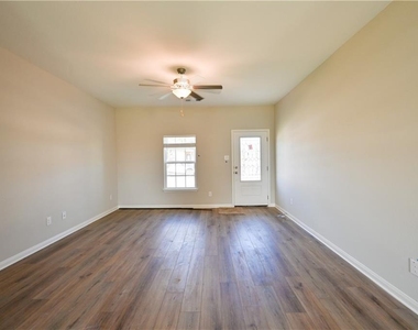 252 Mount Vernon Way - Photo Thumbnail 3