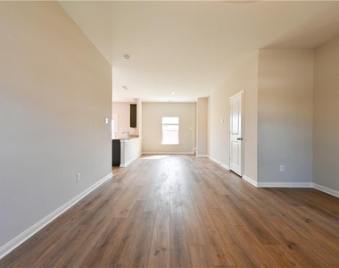 252 Mount Vernon Way - Photo Thumbnail 5