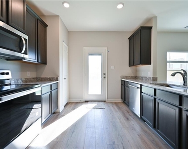 252 Mount Vernon Way - Photo Thumbnail 11
