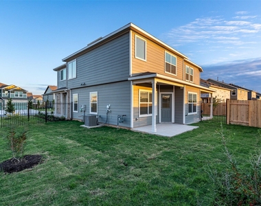 7100 Dancing Wind Ln - Photo Thumbnail 17