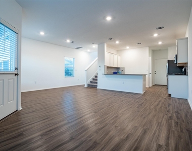7100 Dancing Wind Ln - Photo Thumbnail 5