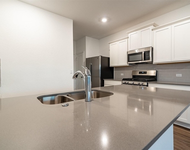 7100 Dancing Wind Ln - Photo Thumbnail 8