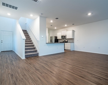 7100 Dancing Wind Ln - Photo Thumbnail 4