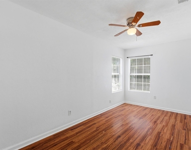 206 Oscar St - Photo Thumbnail 18