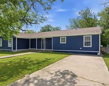 206 Oscar St - Photo Thumbnail 1