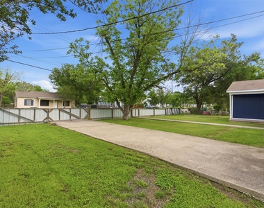 206 Oscar St - Photo Thumbnail 2