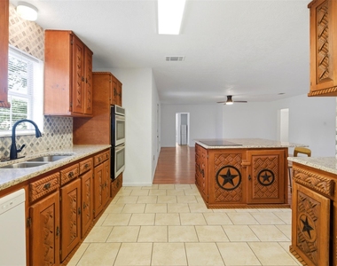 206 Oscar St - Photo Thumbnail 6